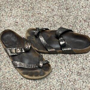 Meet your ultimate used shoes buyer,